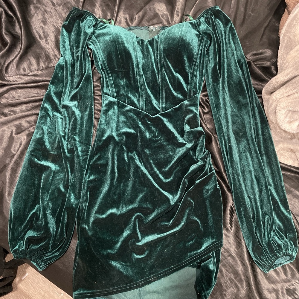 Elegant Velvet Off-Shoulder Dress